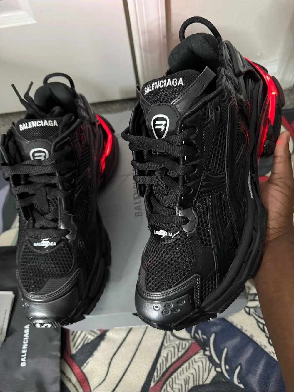 Balenciaga runners LED